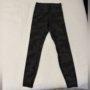 Lululemon legging Wunder under Lux stream size 6